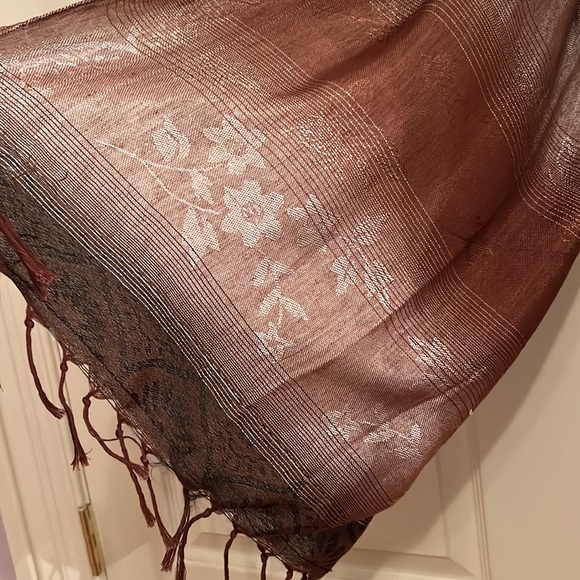 Brown floral scarf - Picture 3 of 4